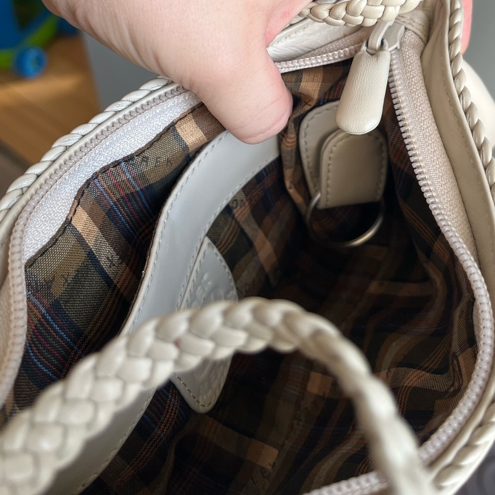 Vintage Derek Alexander Shoulder Bag in a light Cream colour - Picture 4 of 10